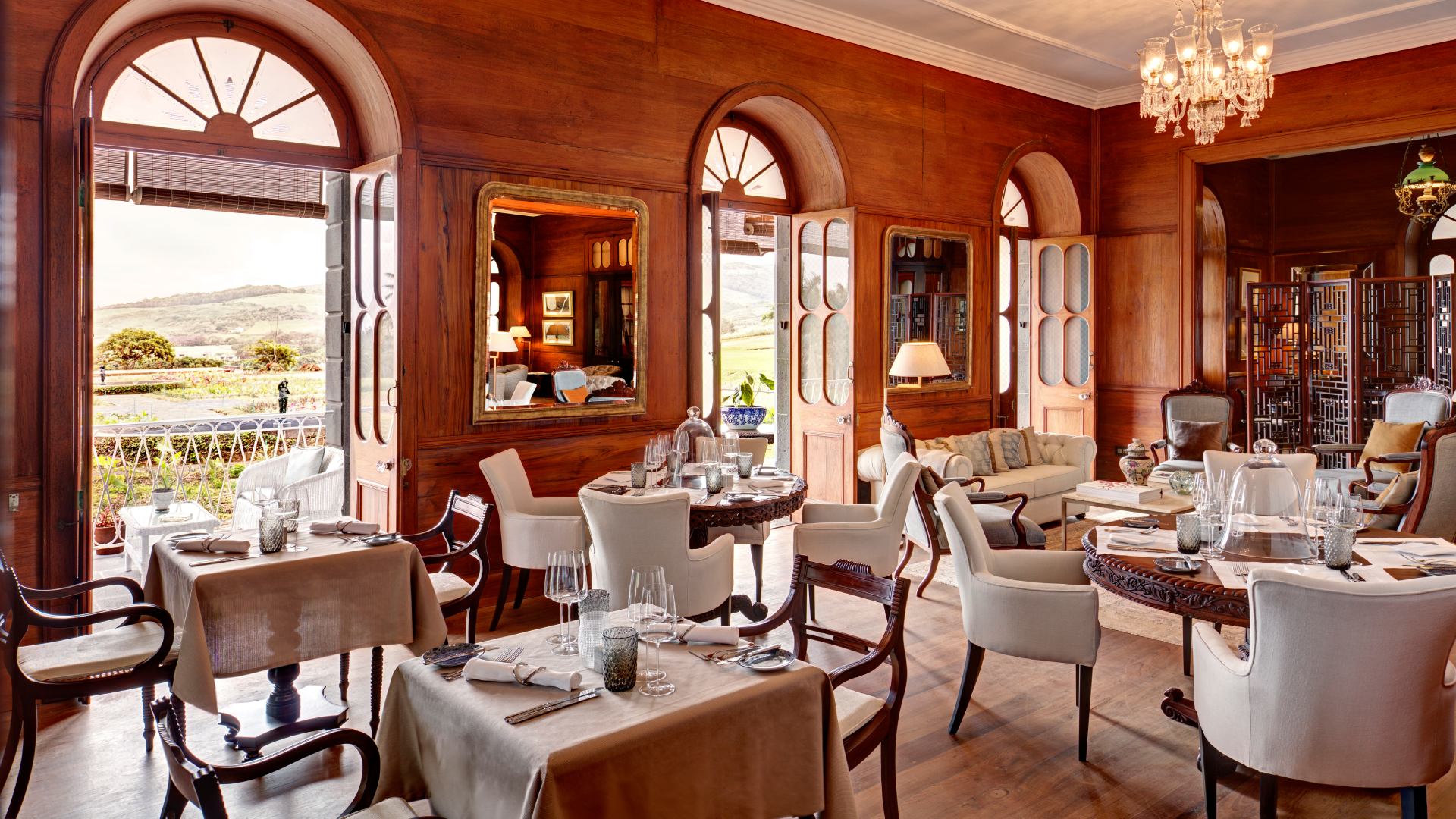 Ch&acirc;teau de Bel Ombre dining room