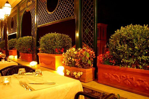 Candlelit terrace at Ciampini